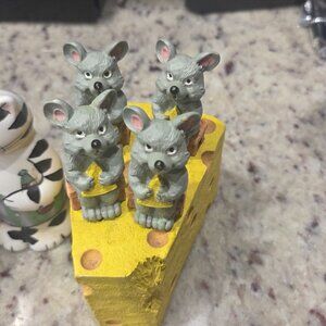 Whimsical Cat Salt Pepper Shaker Mouse Cheese Spreader Set